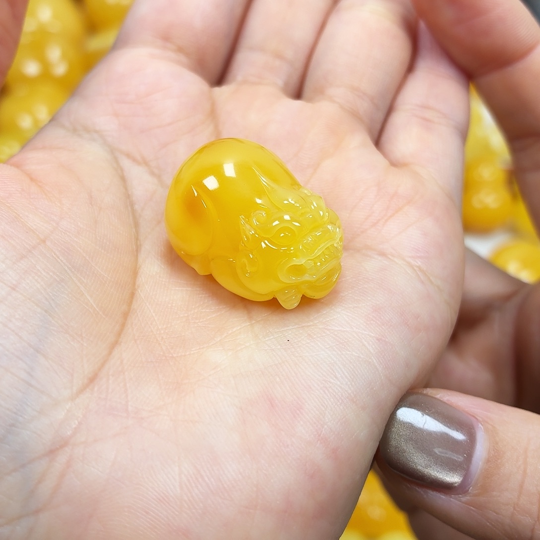 蜜蜡未镶嵌颈饰焦皮浓蜡妖花貔貅