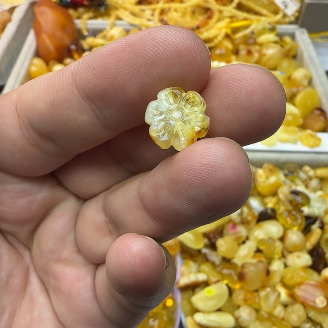 琥珀未镶嵌裸石0.57克