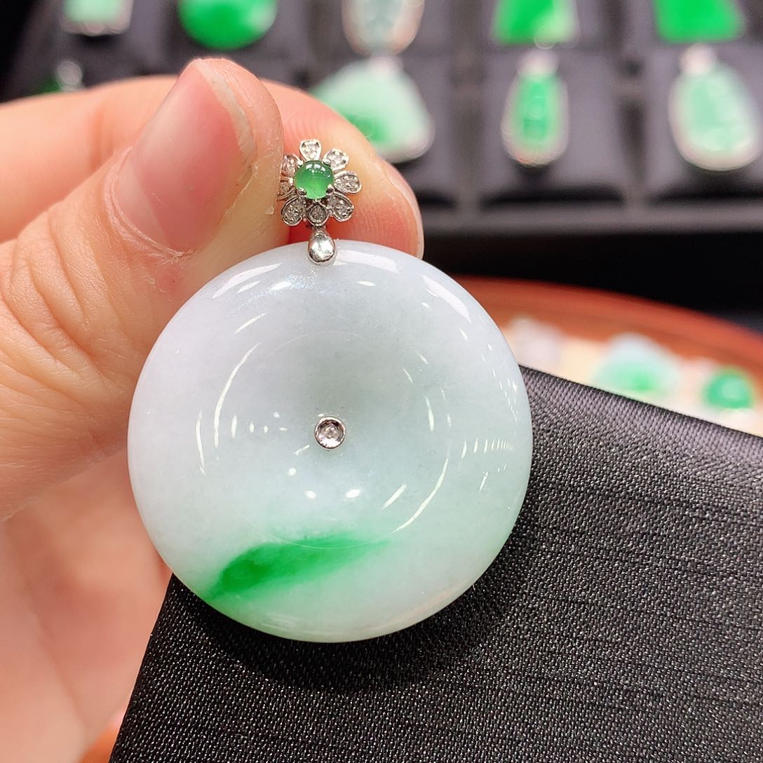 翡翠颈饰18K金镶嵌平安扣