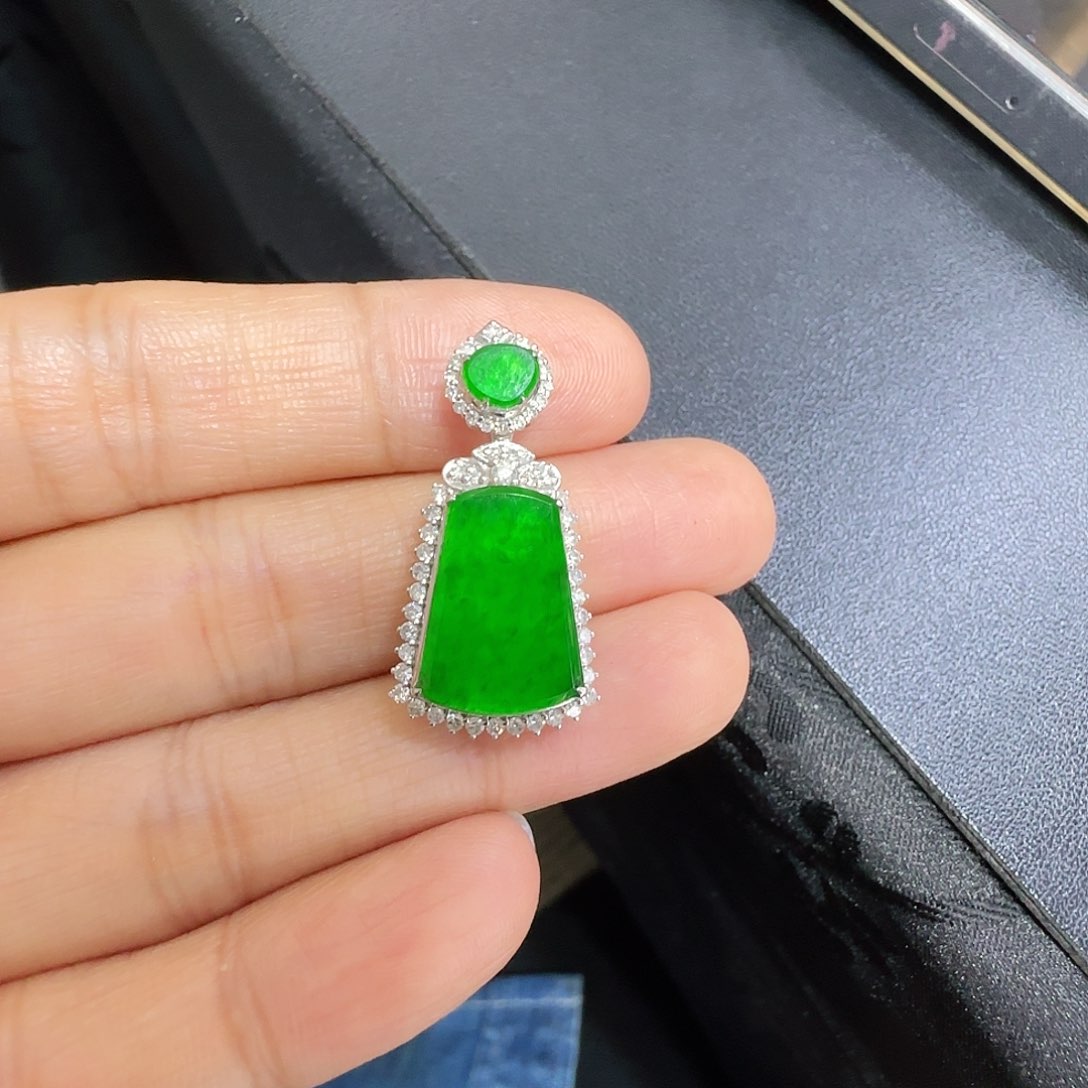 翡翠吊坠(不含链)18K金镶嵌