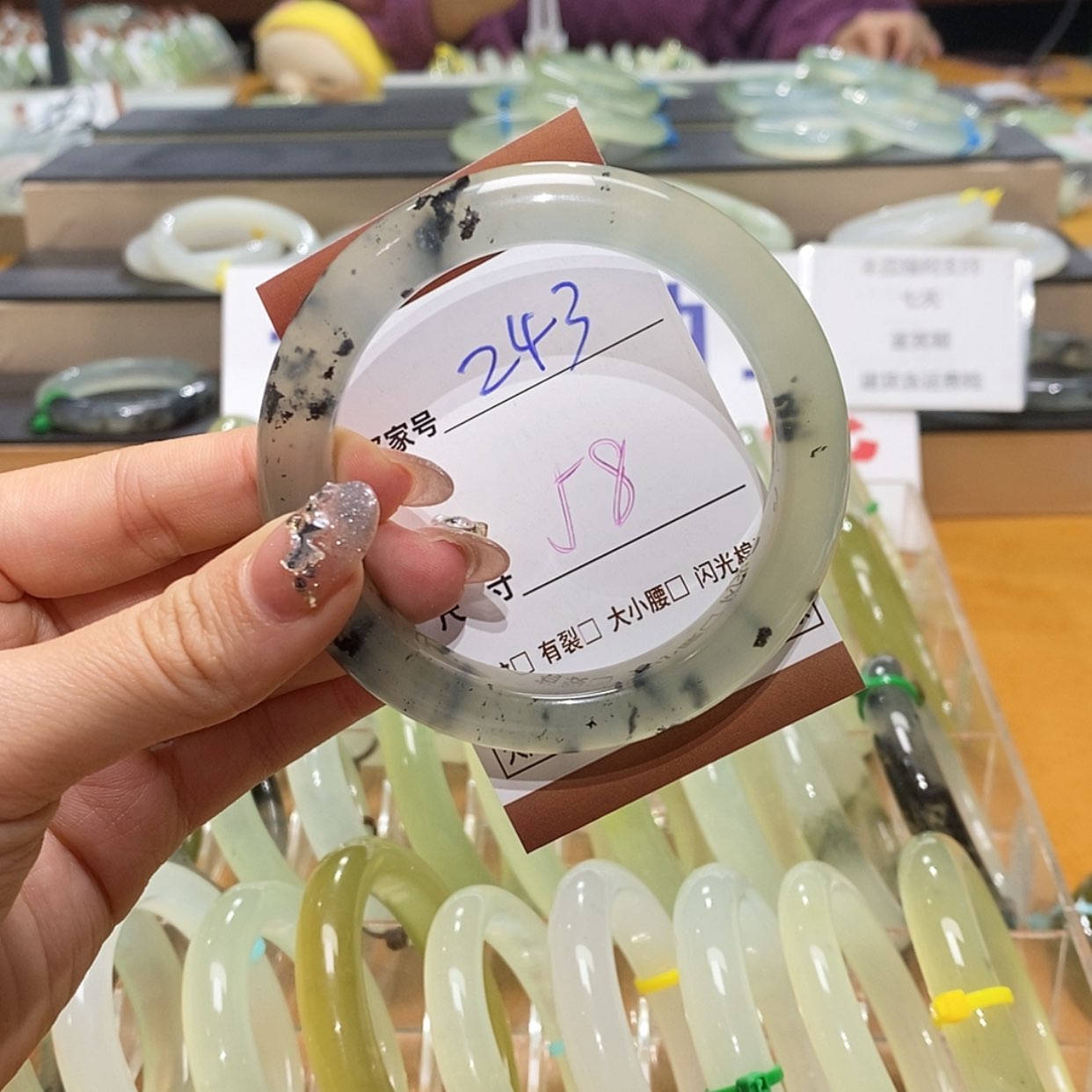 【闪购商品】岫玉手镯未镶嵌花****?天然