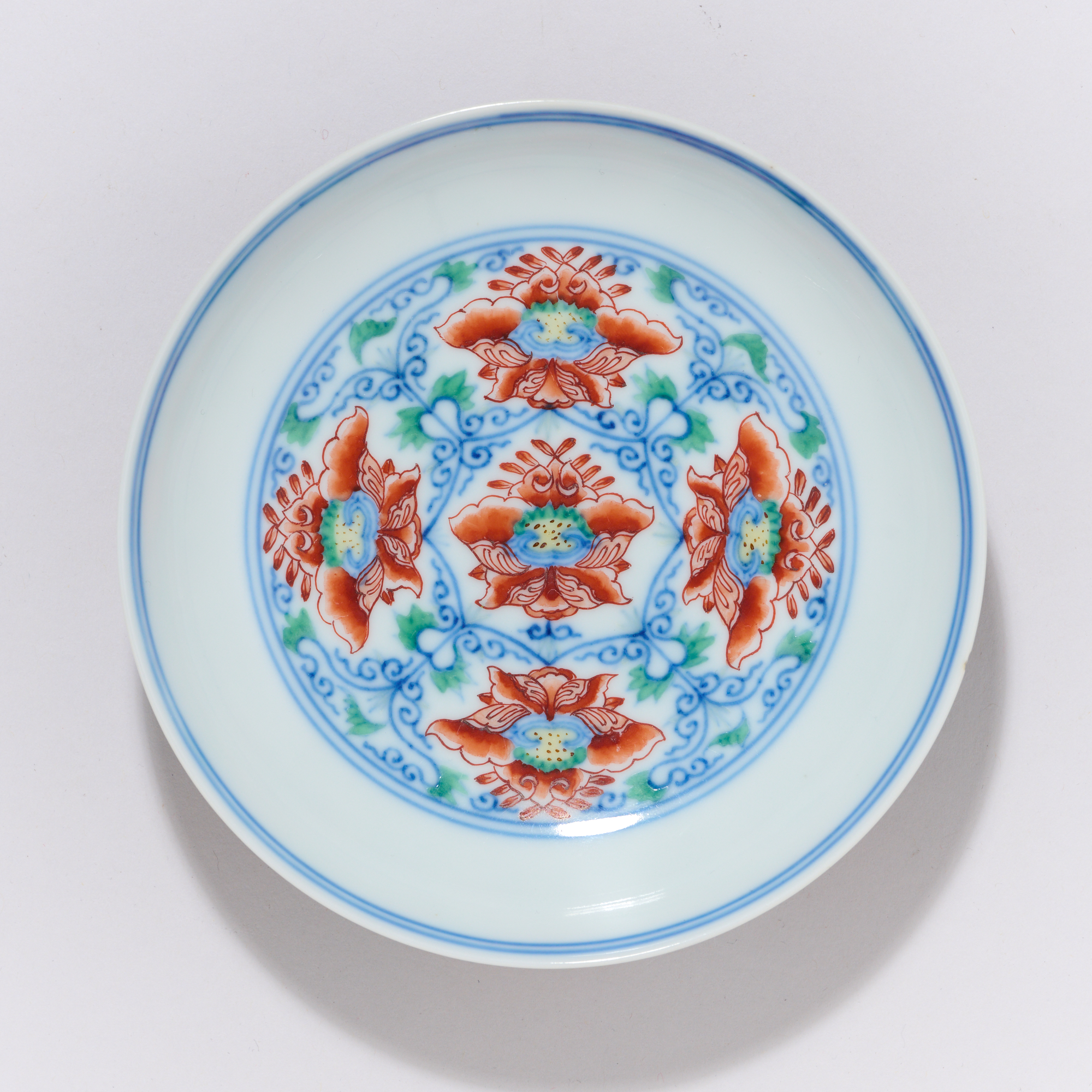 5841清雍正.斗彩花卉纹小盘【古董拍卖】