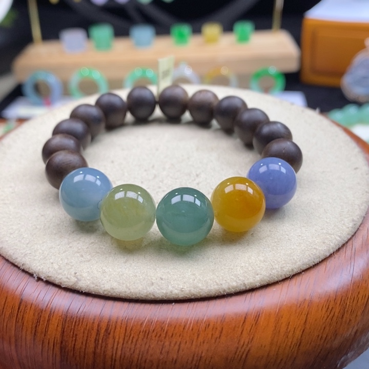 沉香木手串翡翠浓彩多宝手串