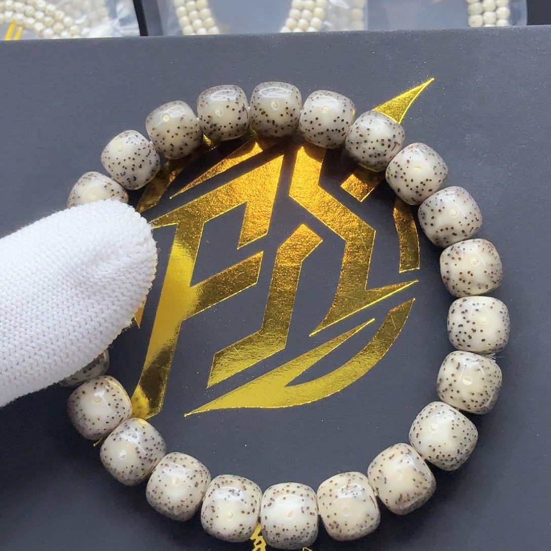 星月菩提吊坠e****?6绿冰糖月留白针尖星10左右单圈