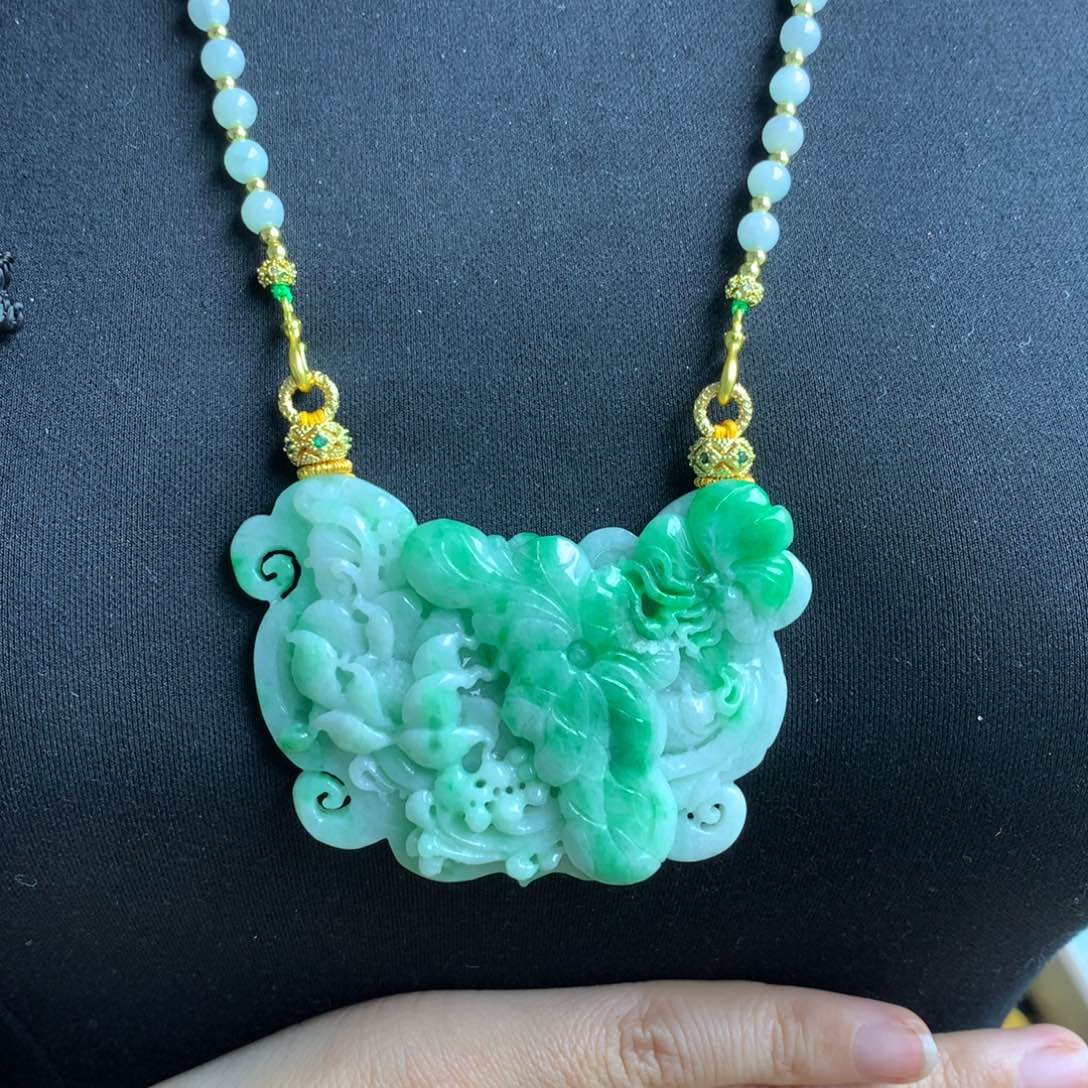 翡翠颈饰未镶嵌翡翠