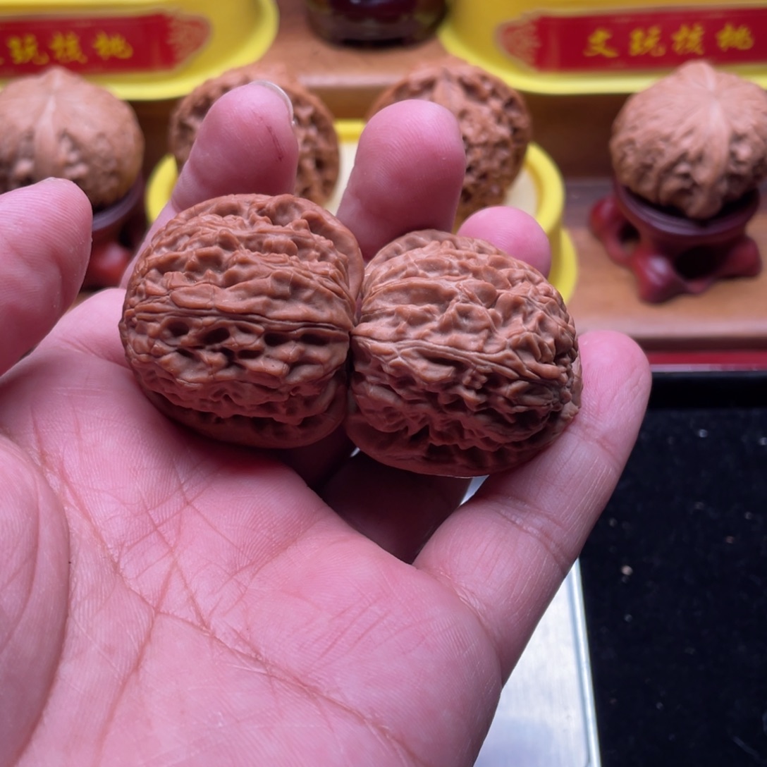 老***王文玩核桃吊坠三角白