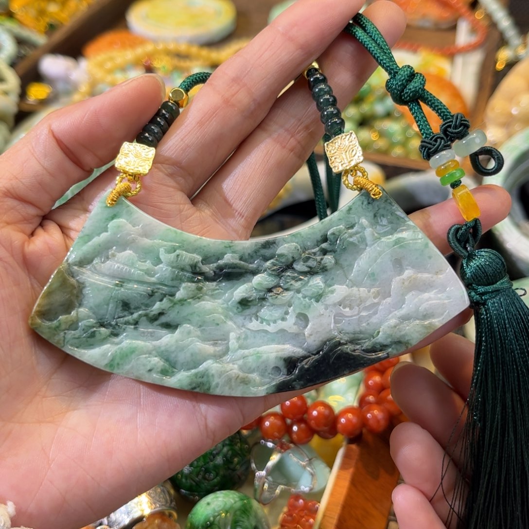 翡翠颈饰未镶嵌待编款