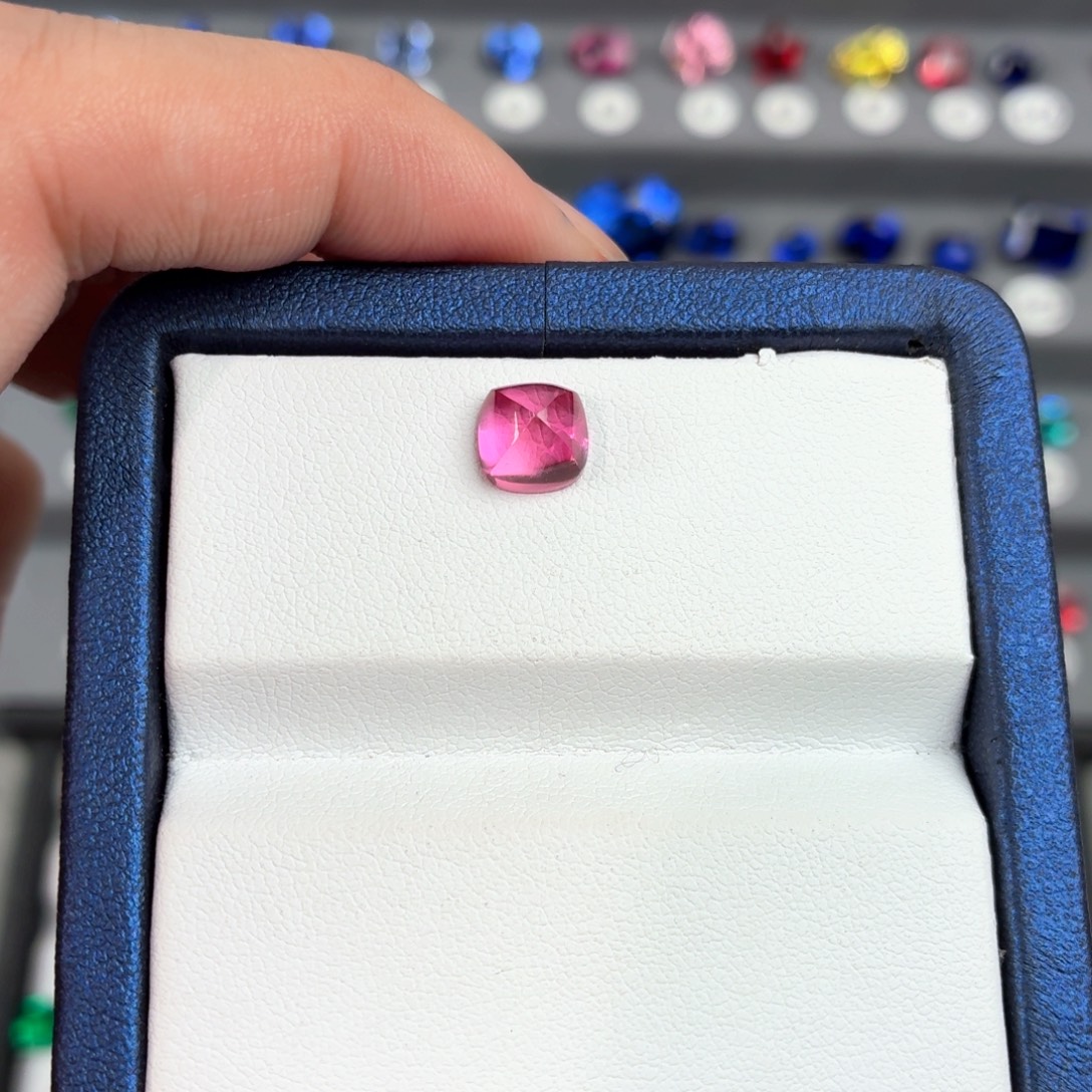 上***方合成（培育）蓝宝石裸石2.76ct