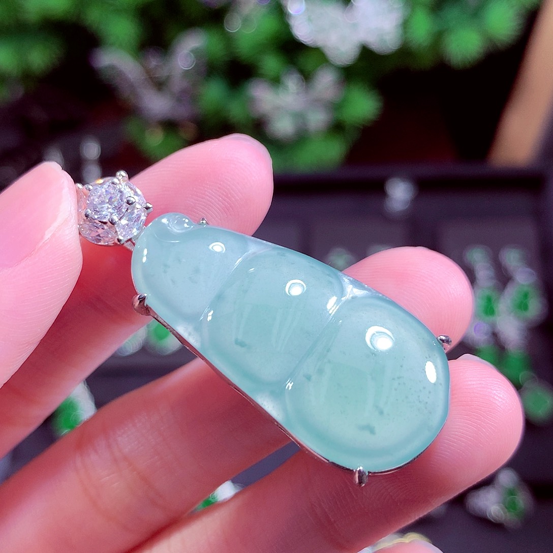 颈饰未镶嵌翡翠天然