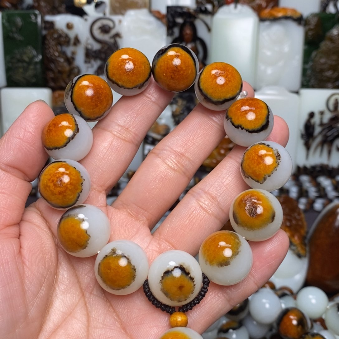 和田玉颈饰未镶嵌人**湖