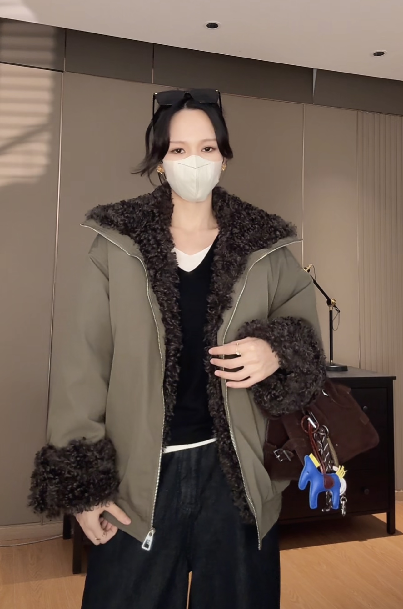 2025冬季新款90白鸭绒羽绒服经典撞色时尚拼色大毛领羽绒服外套
