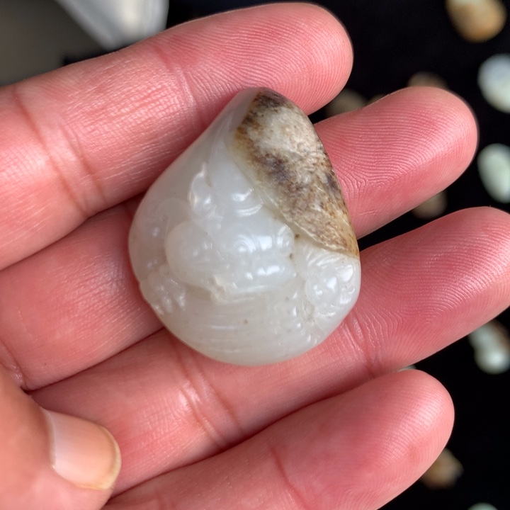 颈饰未镶嵌透闪石质玉