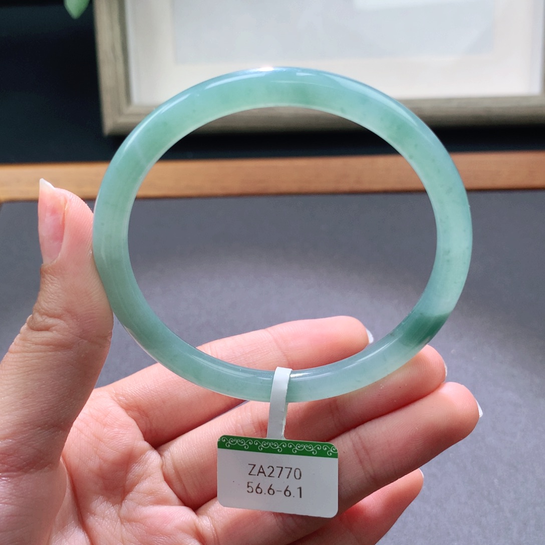 翡翠手镯未镶嵌天然翡翠手镯叮当镯