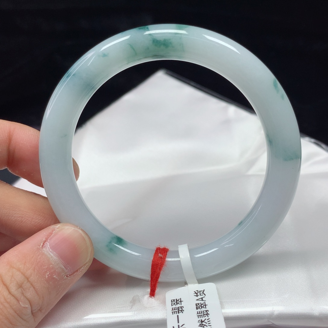 翡翠手镯（圆镯）未镶嵌57.2