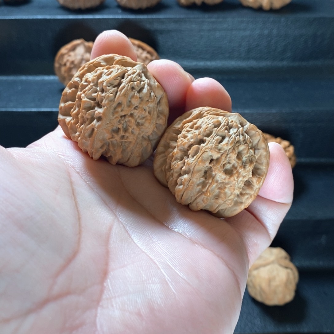 桃核把件原生态马老四40