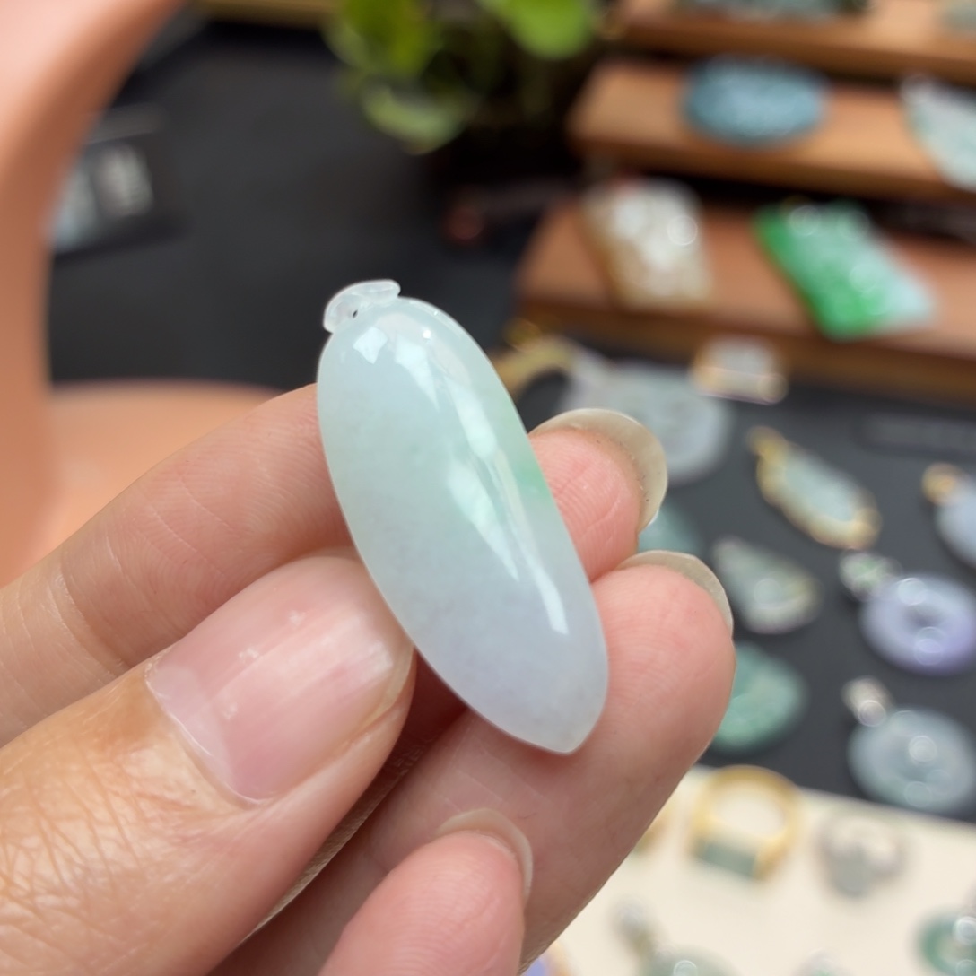 翡翠未镶嵌颈饰吊坠