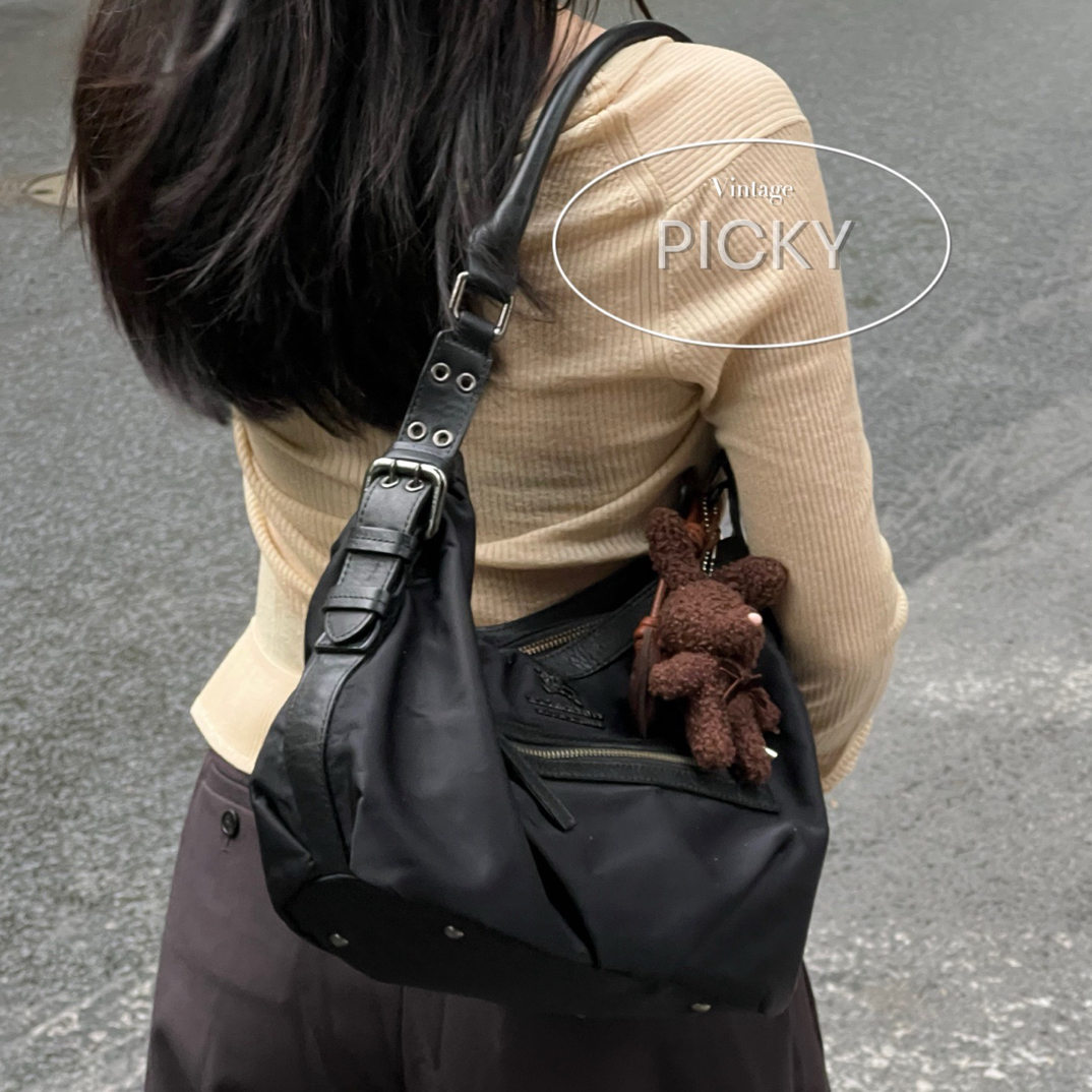 95新 BURBERRY/博柏利 全黑 尼龙 战马标 hobo 单肩包