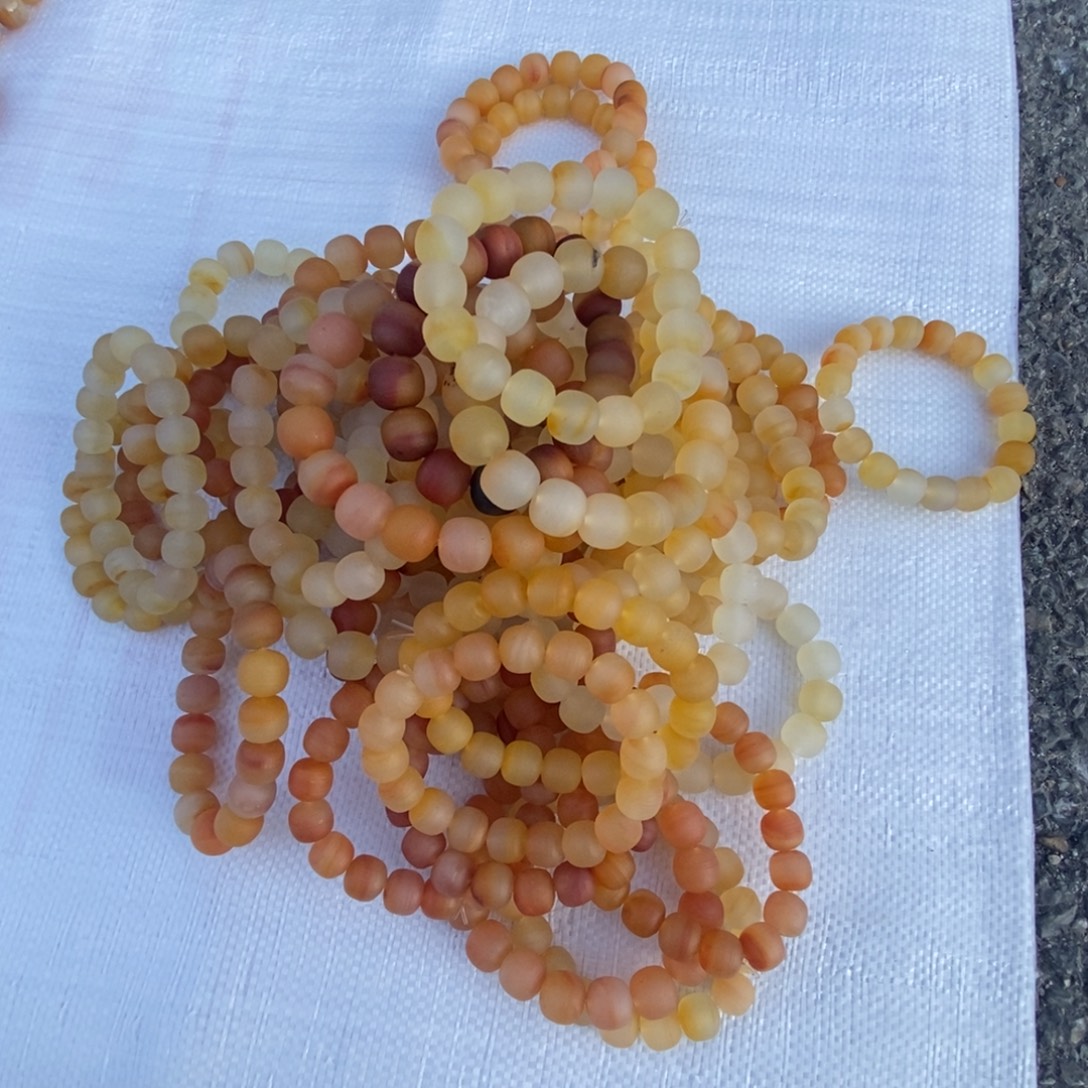 石英质玉（黄龙玉）合金颈饰