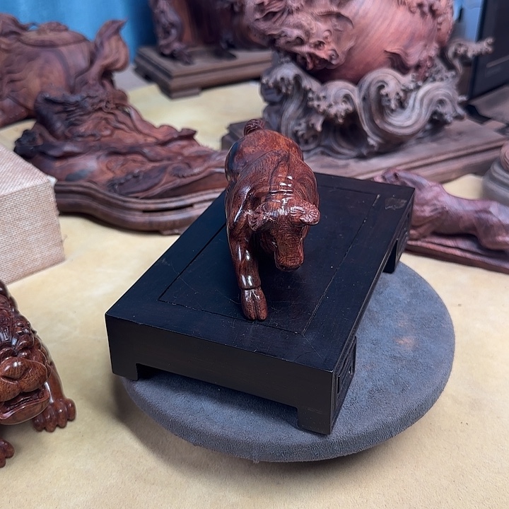 黄花梨/降香黄檀蓝*牛摆件