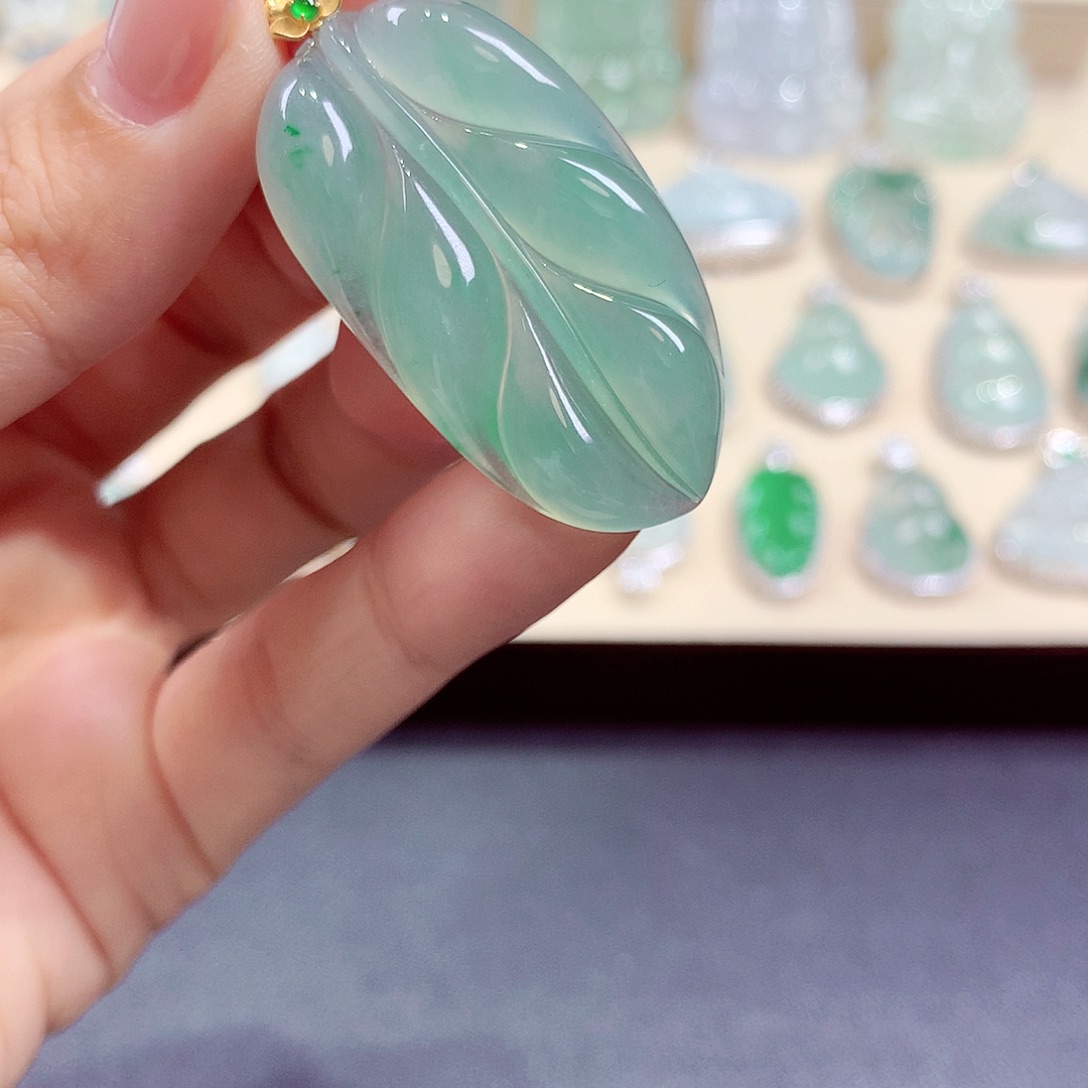 翡翠18K金镶嵌颈饰翡翠