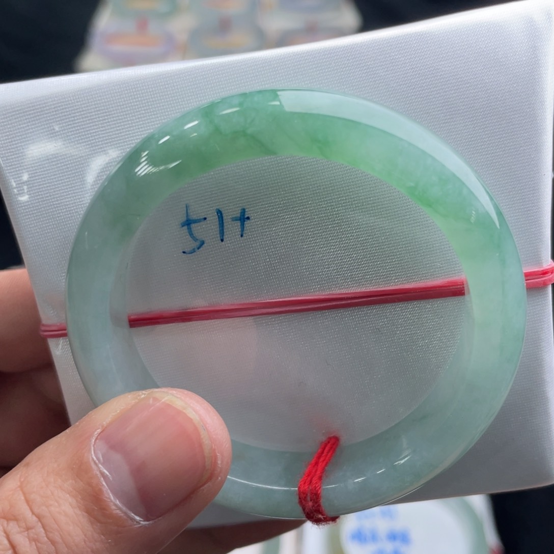 翡翠手镯未镶嵌翡翠手镯