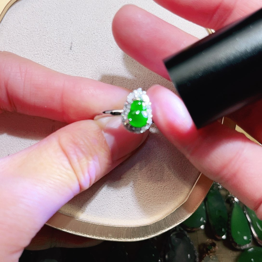 翡翠颈饰未镶嵌翡翠