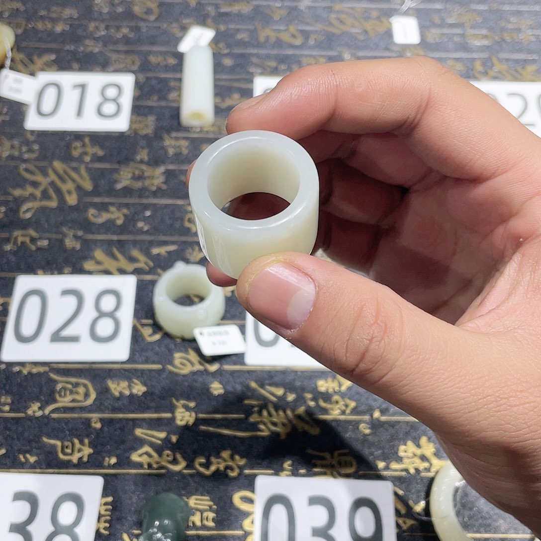 和田玉吊坠未镶嵌关