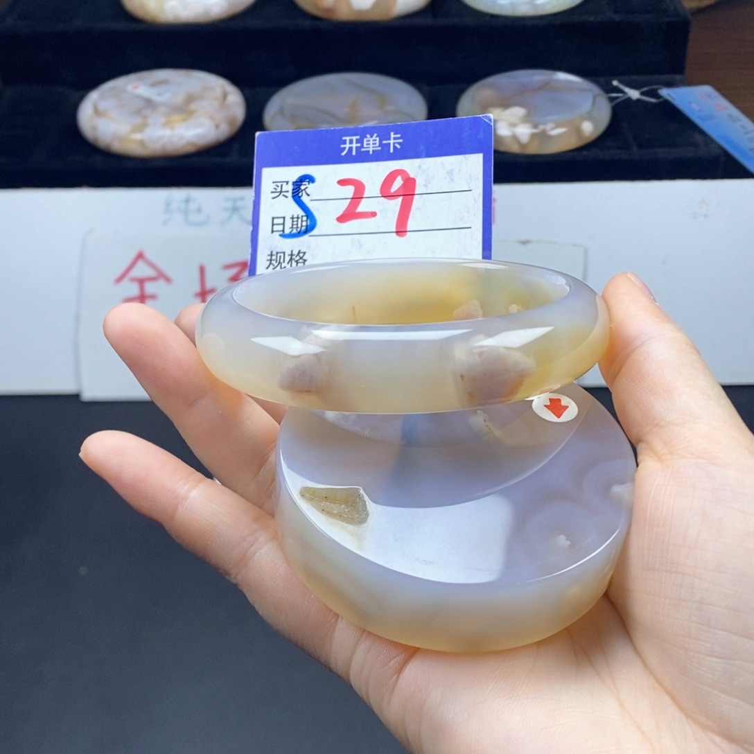 石英质玉手镯未镶嵌