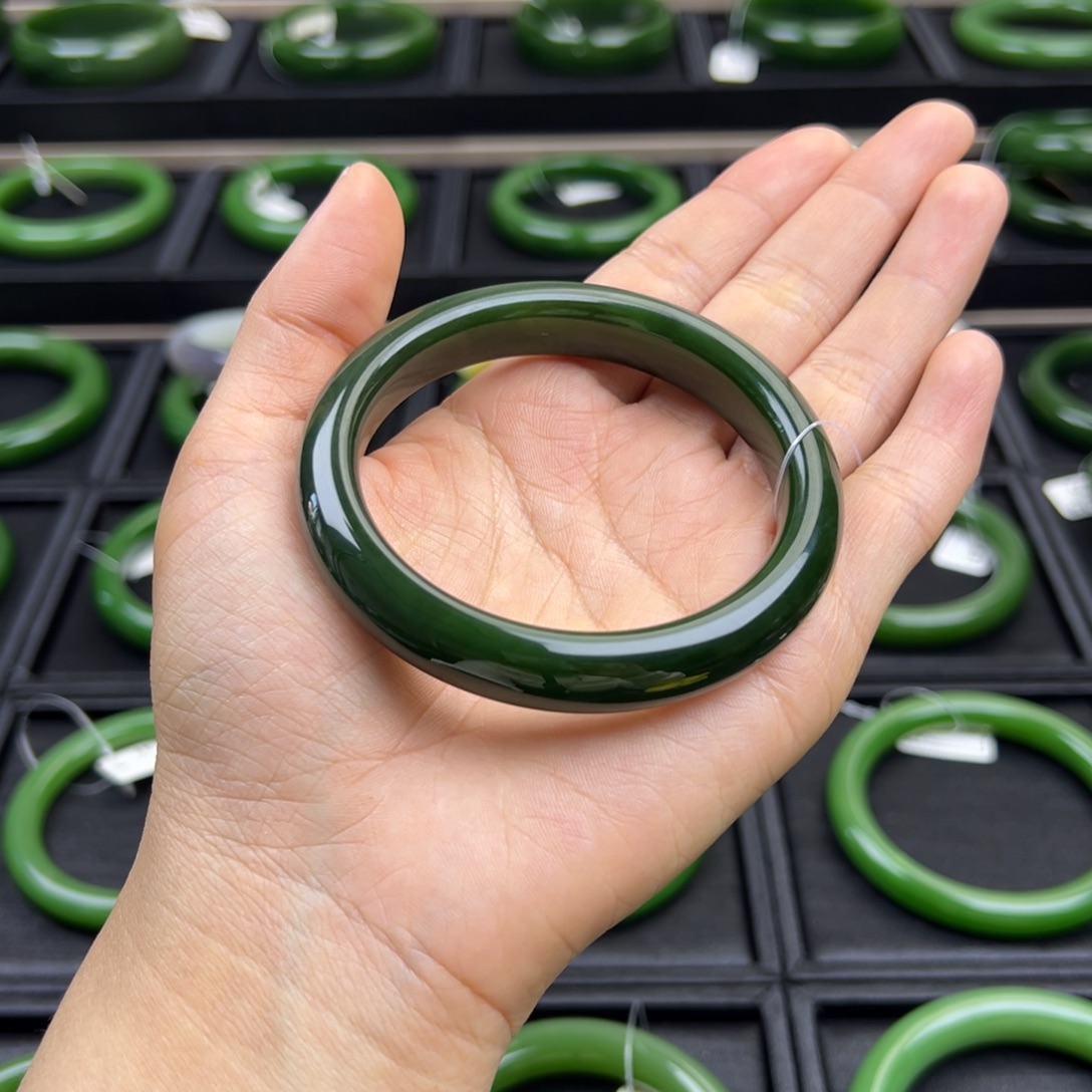 和田玉（碧玉）未镶嵌手镯黑菠菜绿