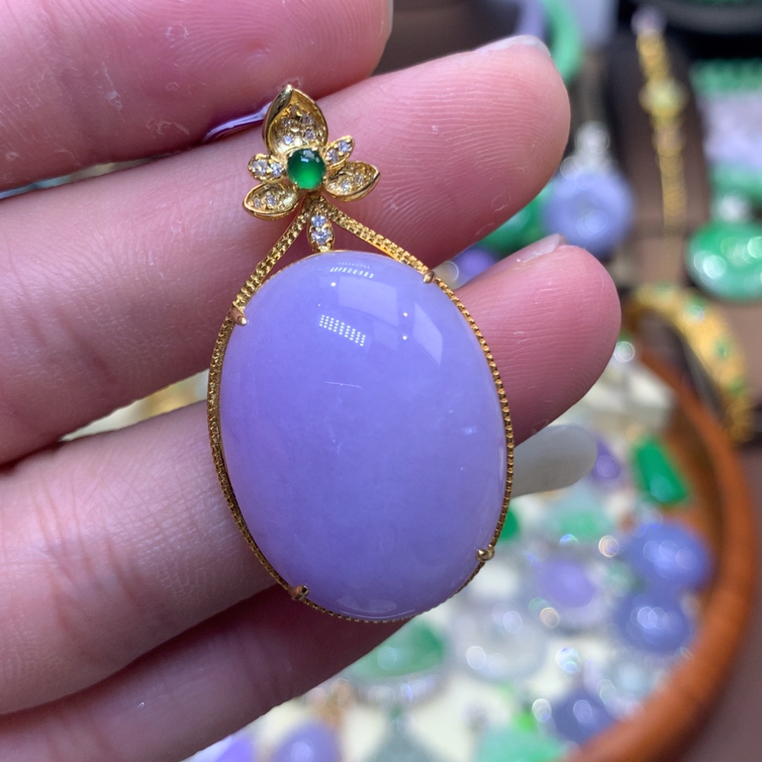 翡翠18K金镶嵌颈饰