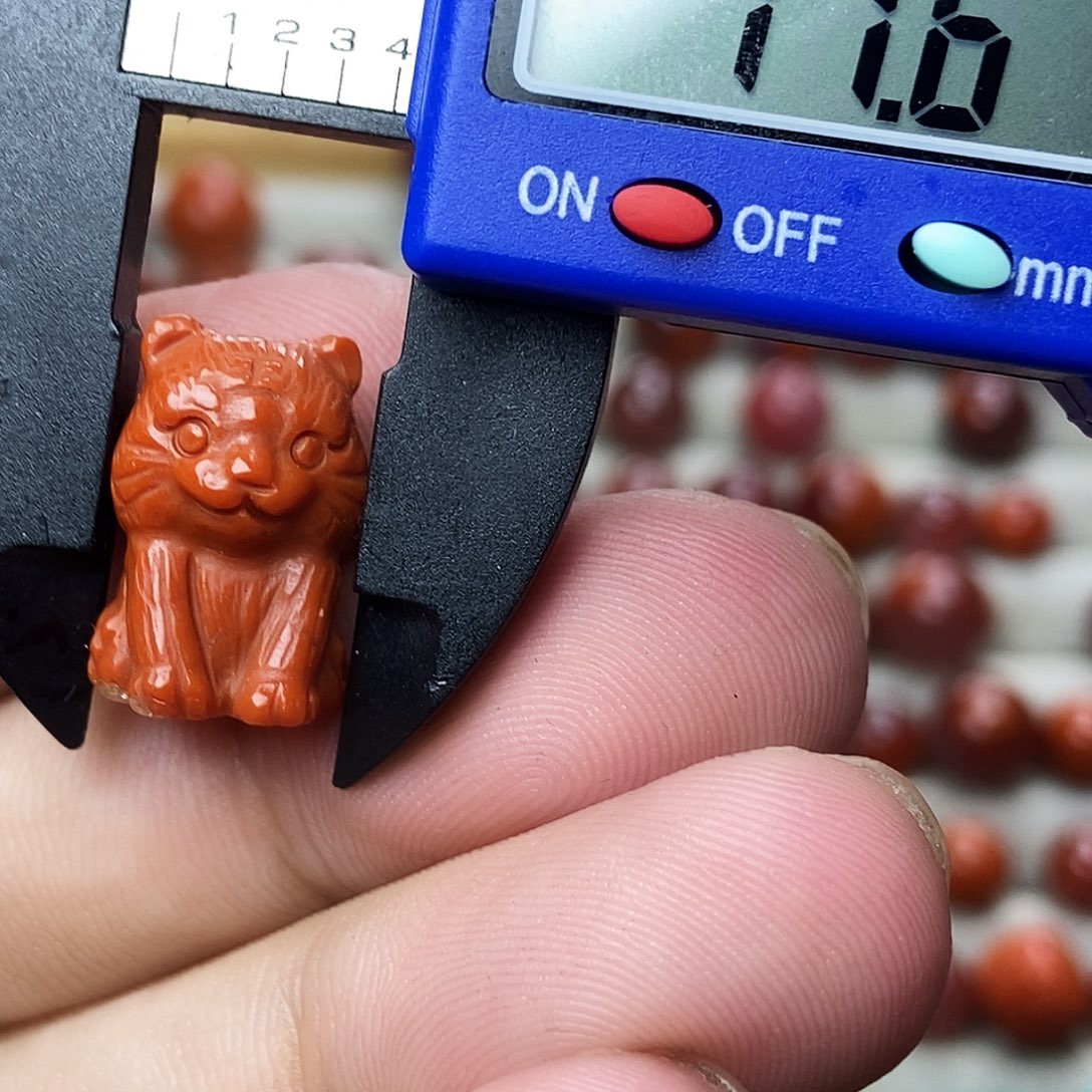 南红玛瑙未镶嵌配饰有瑕疵