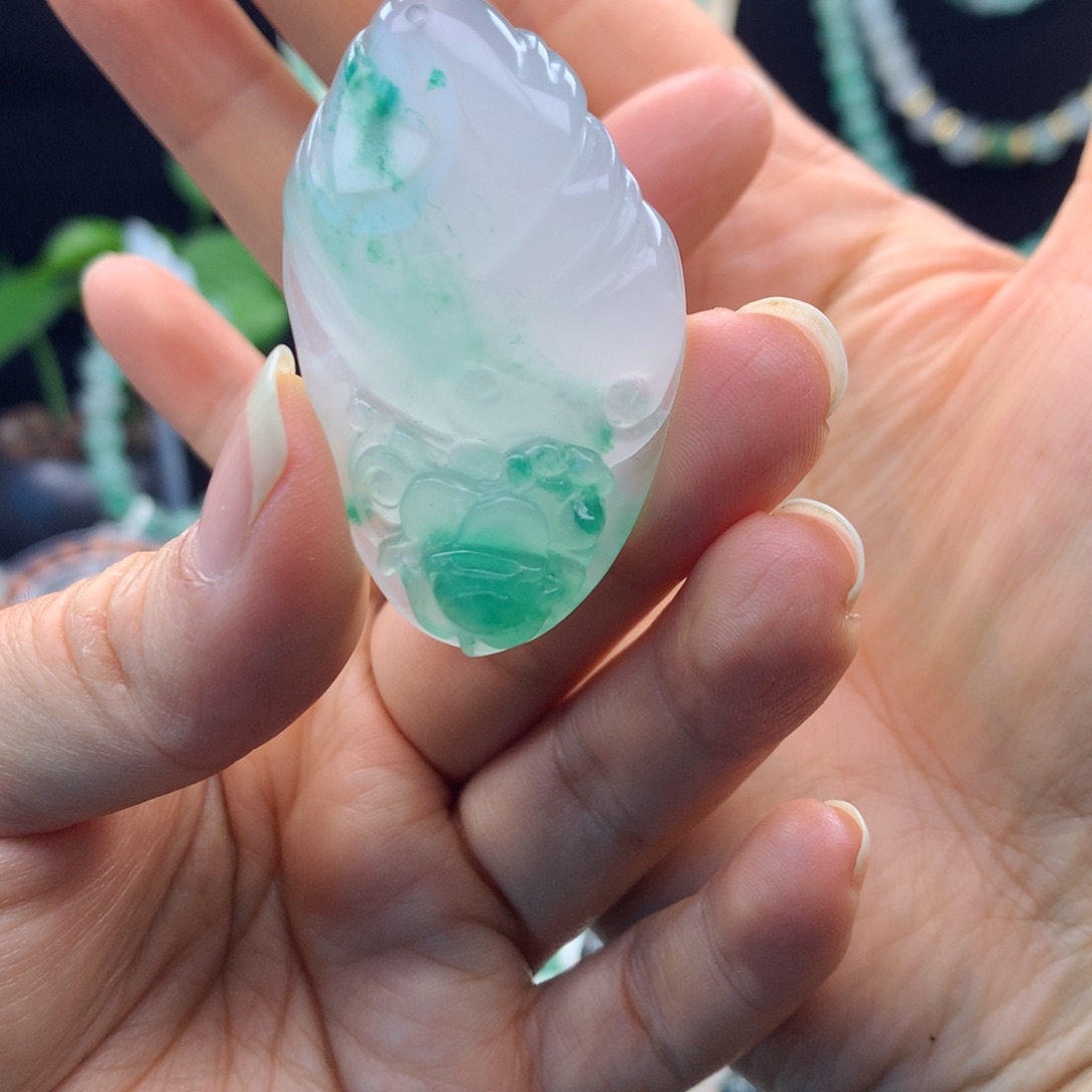 颈饰未镶嵌石英质玉