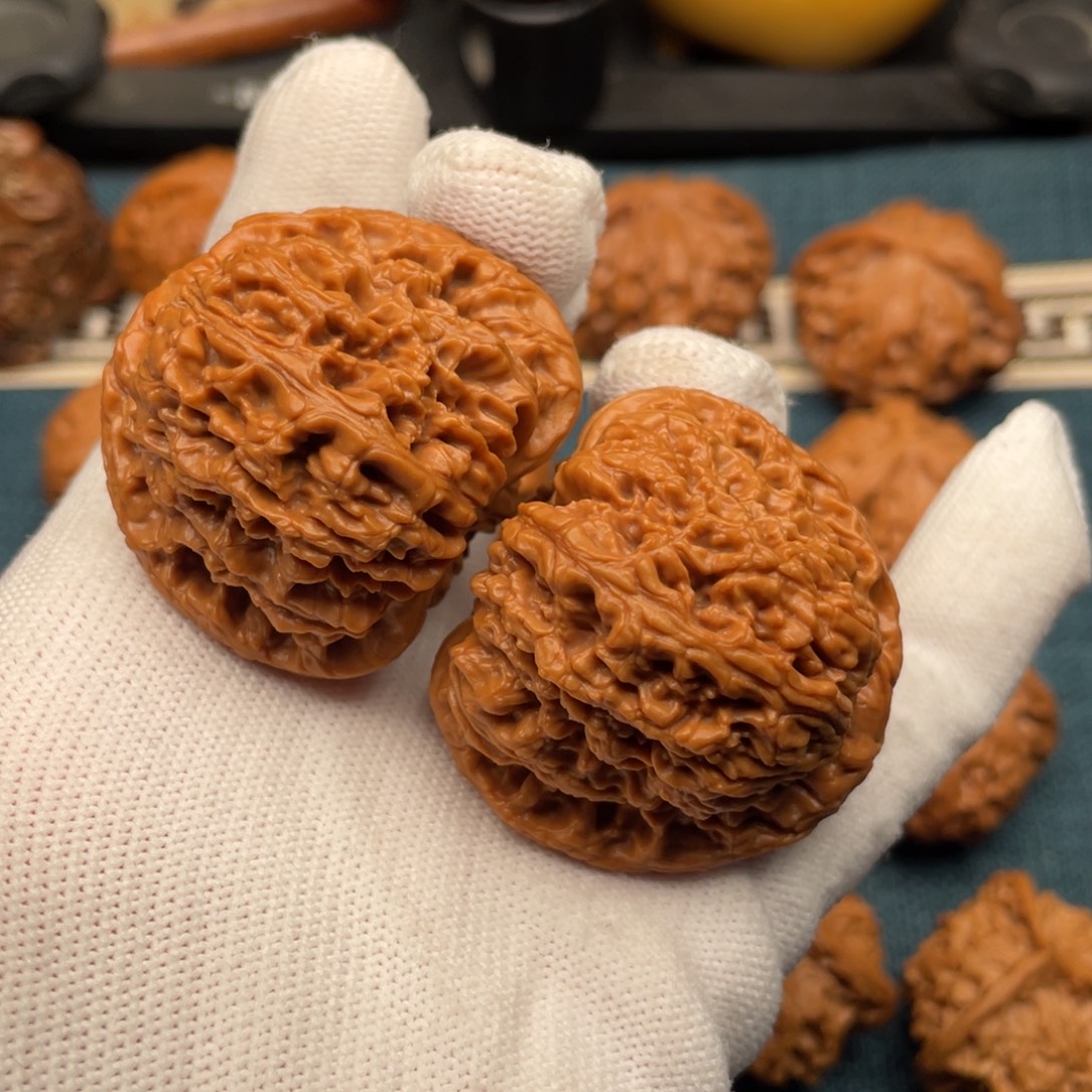 文玩核桃把件44全品红皮三角疆