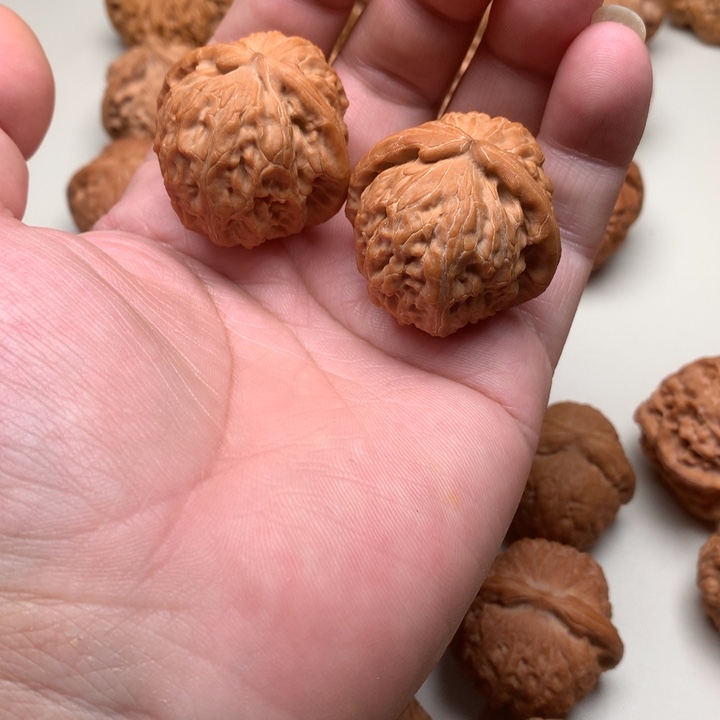 文玩核桃吊坠三角白38