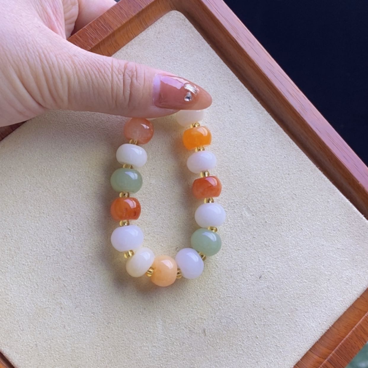 【闪购商品】石英质玉手镯未镶嵌