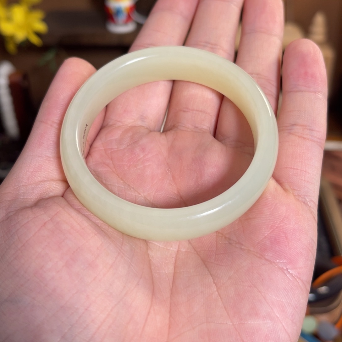 和田玉手镯未镶嵌?****?