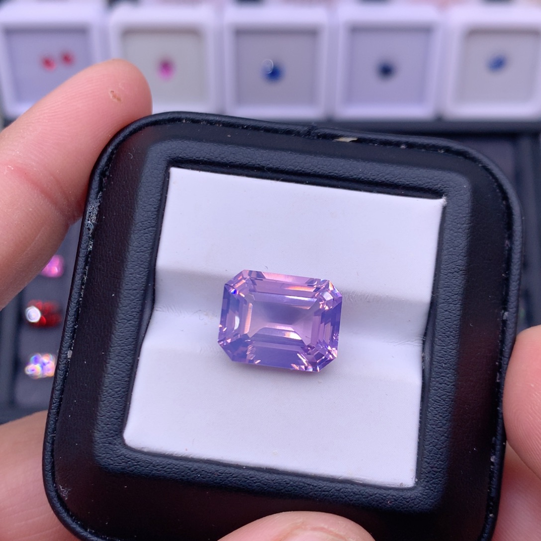 紫晶珠宝半成品未镶嵌9.92克拉薰衣草色