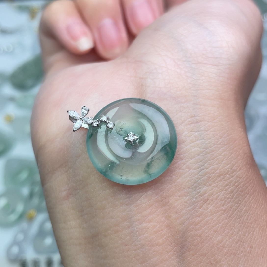 翡翠18K金镶嵌颈饰