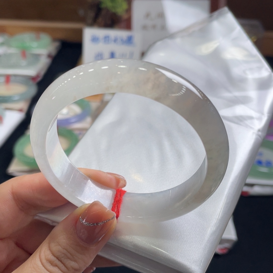 翡翠手镯（圆镯）未镶嵌54.6正