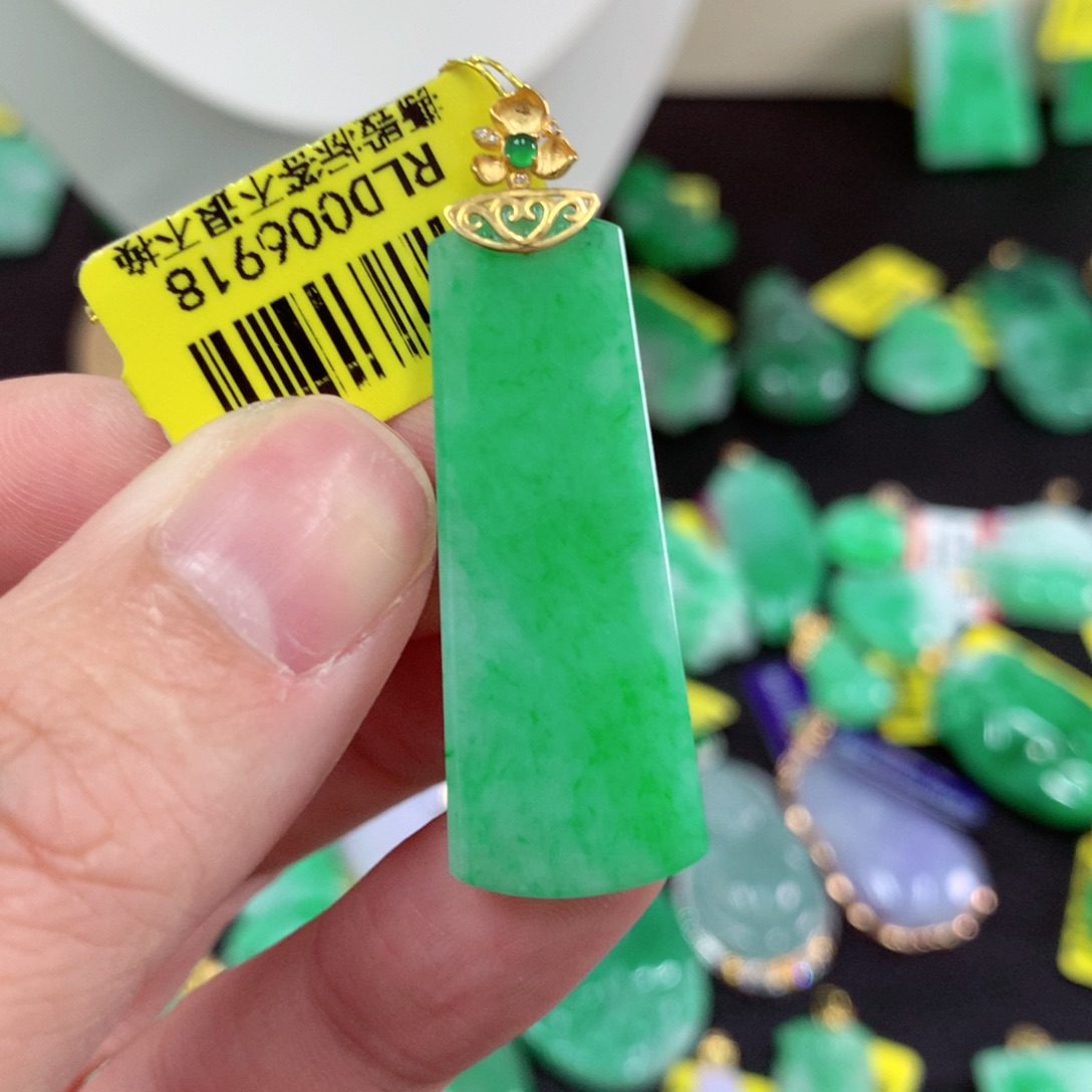 翡翠18K金镶嵌项链