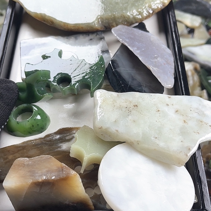 和田玉（糖玉）和田玉9K金镶嵌晚****蜓