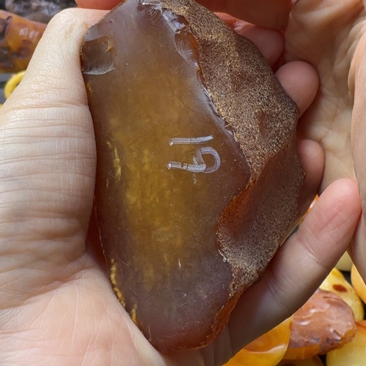 无***语定制琥珀天然原矿雕刻葫芦