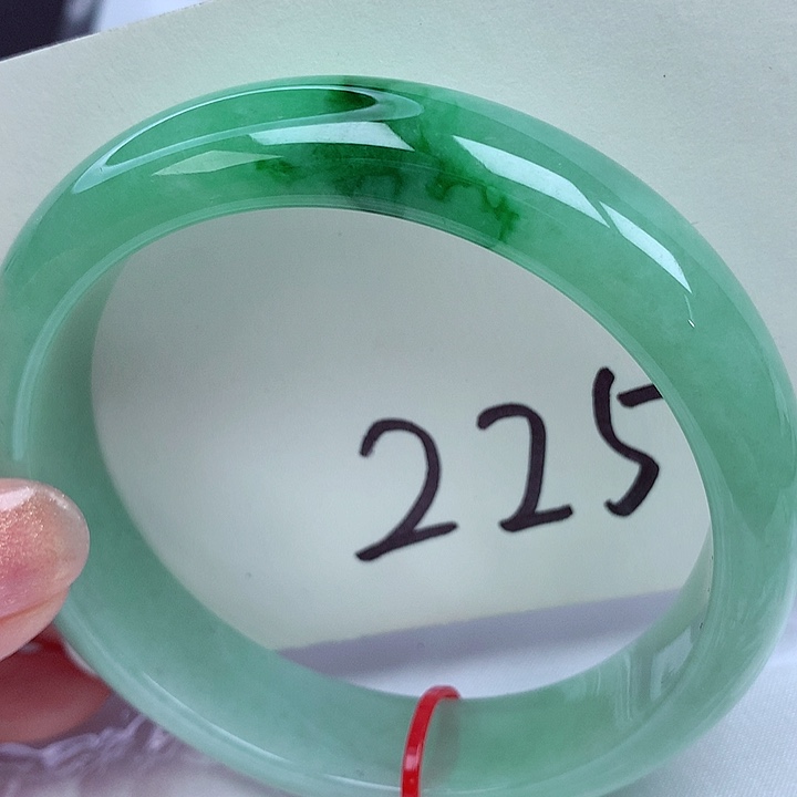 翡翠手镯未镶嵌翡翠