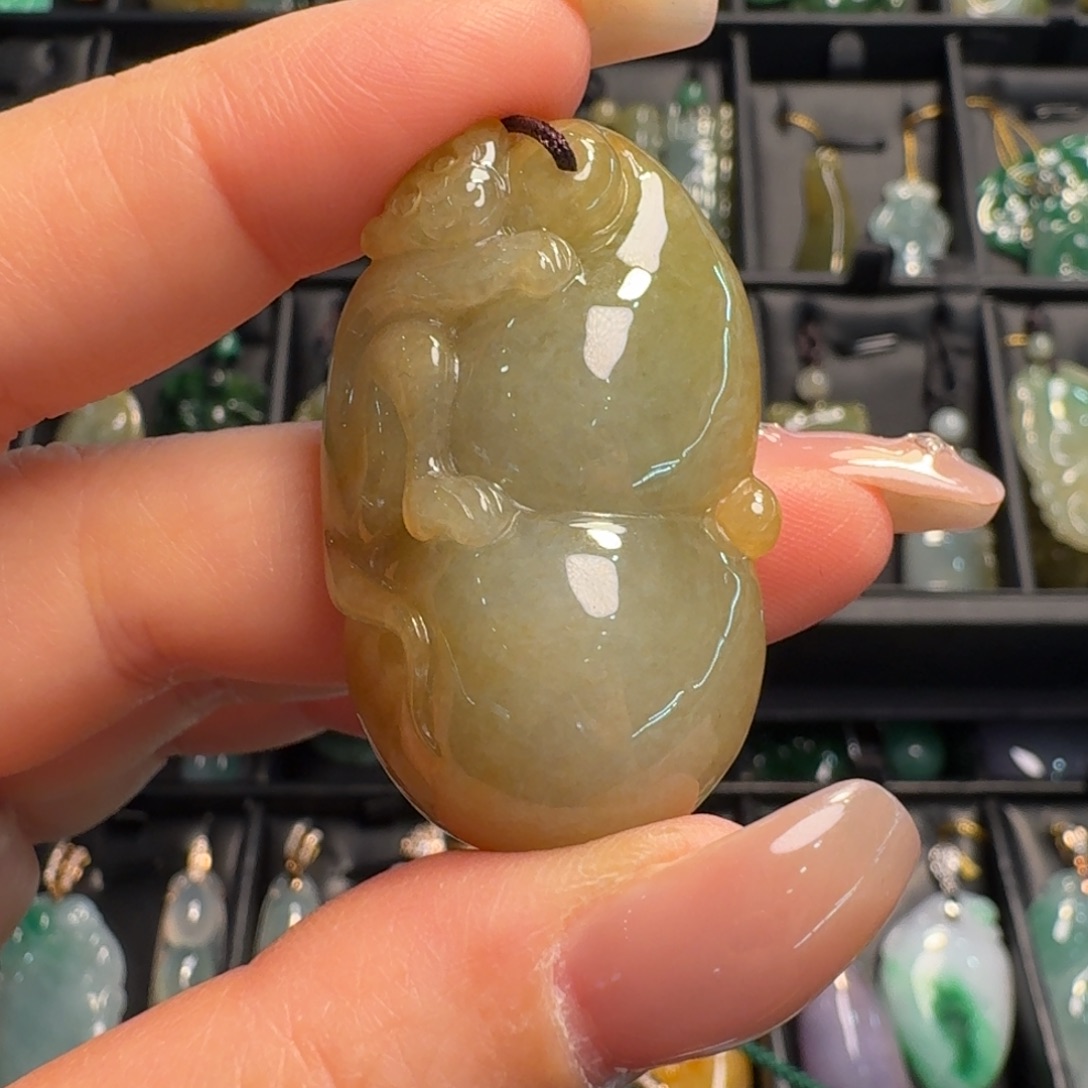 翡翠未镶嵌颈饰葫芦