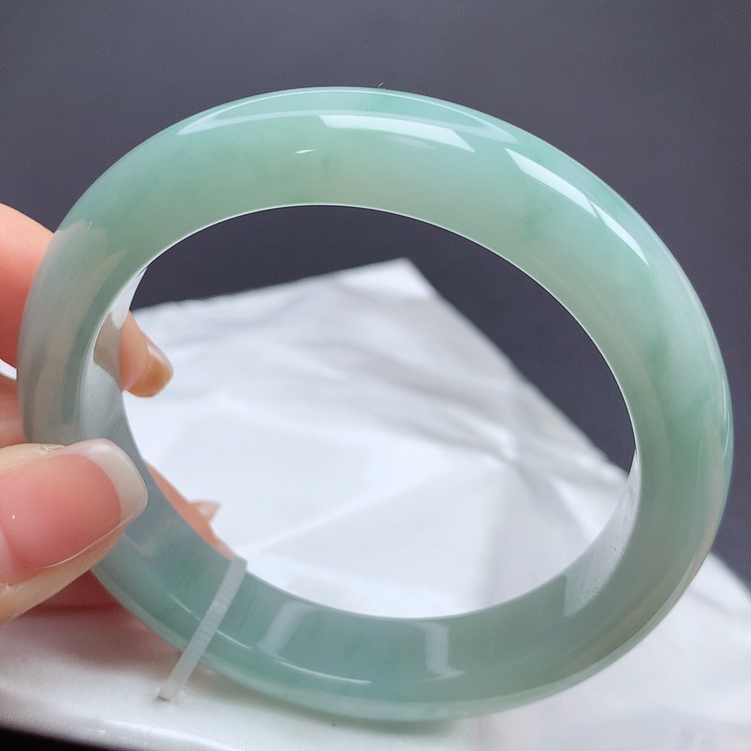 翡翠手镯未镶嵌57圈口