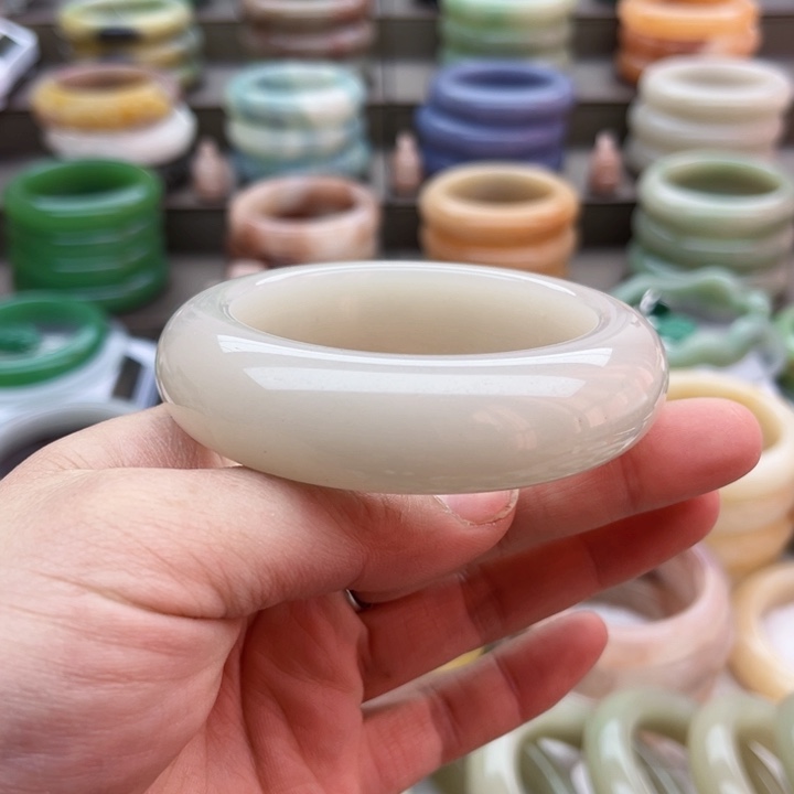 石英质玉手镯未镶嵌