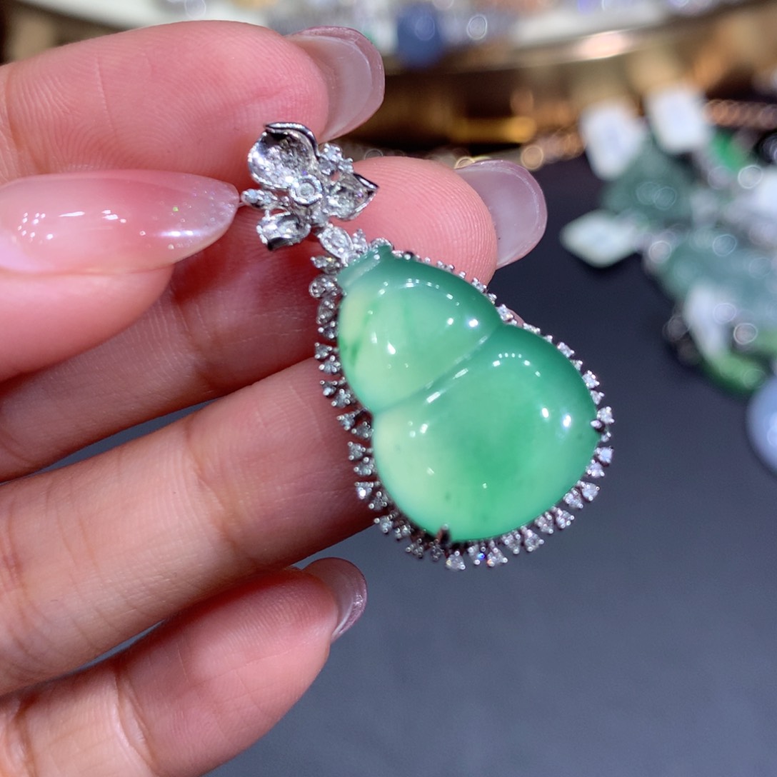 翡翠吊坠(不含链)18K金镶嵌