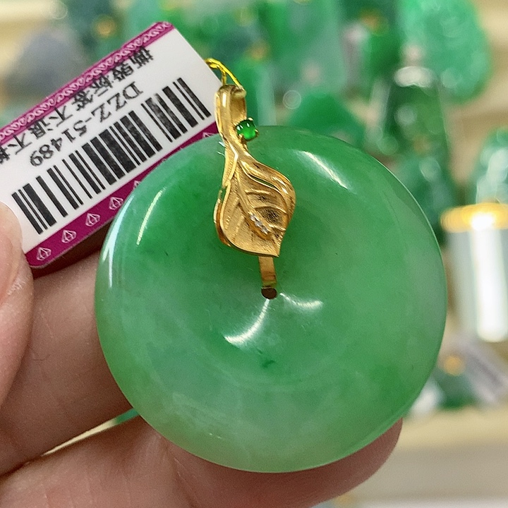 翡翠颈饰18K金镶嵌挂件