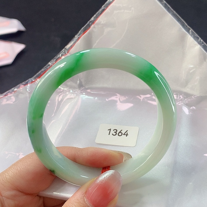 翡翠手镯未镶嵌03。