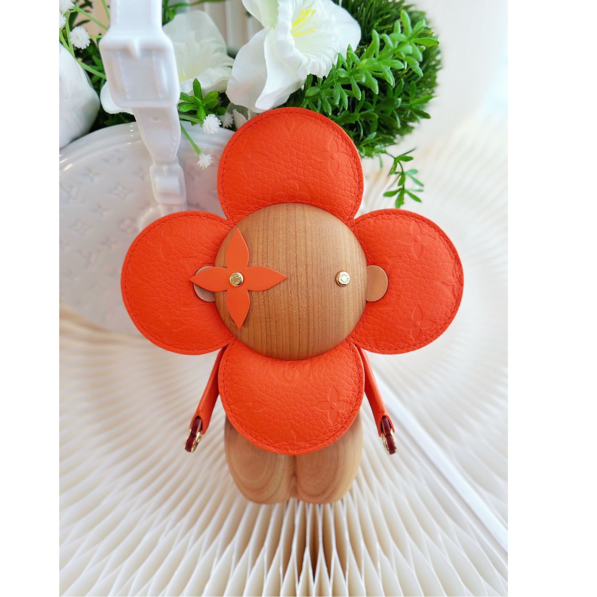 99新 LouisVuitton/路易威登  老佛爷 薇薇安橘色公仔